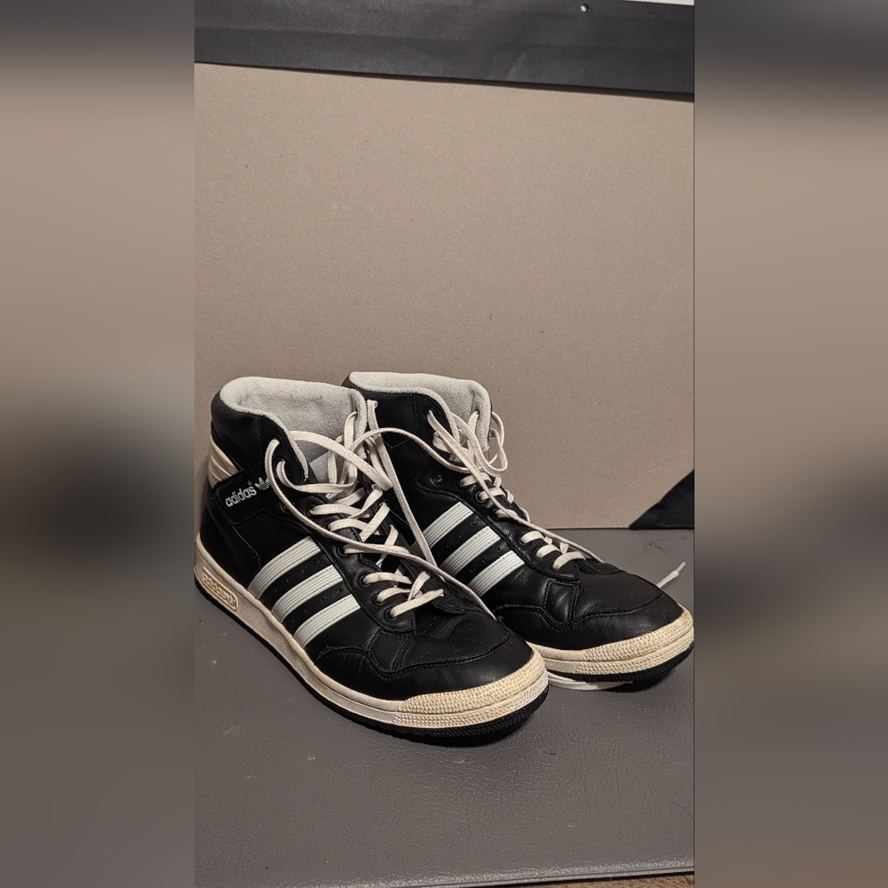 Mens Adidas basketball shoes sz 11